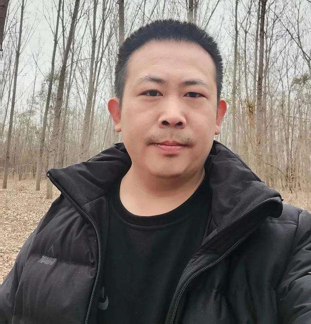 [电报员周大爷搞笑视频]某学校65岁门卫周大爷