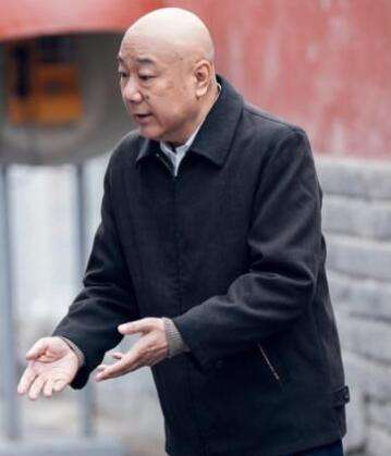 [电报员周大爷搞笑视频]某学校65岁门卫周大爷