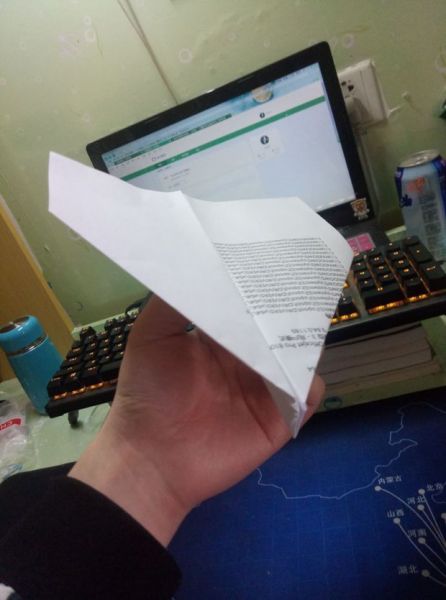 [纸飞机怎么折最远最久]飞得最久最远的纸飞机怎么折