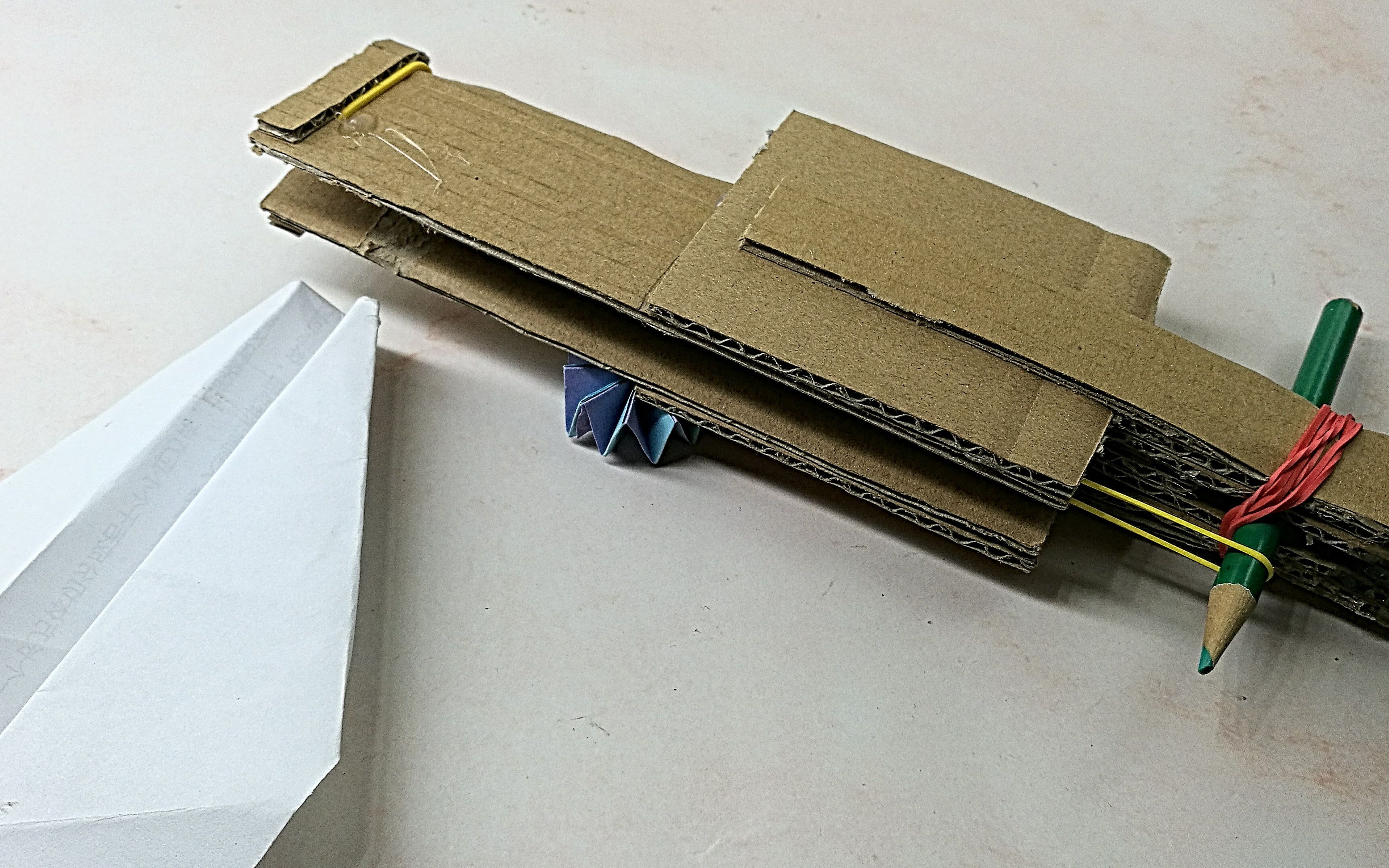[纸飞机发射器知识点]纸飞机发射器的制作方法