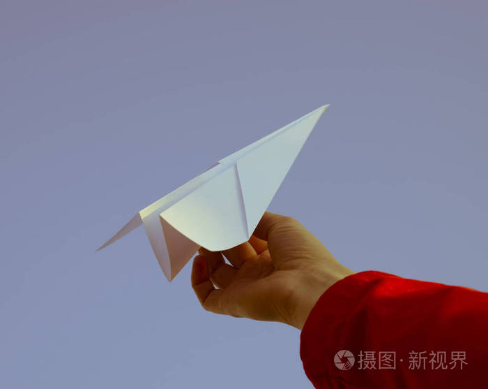 [手中的纸飞机]手中的纸飞机是什么歌