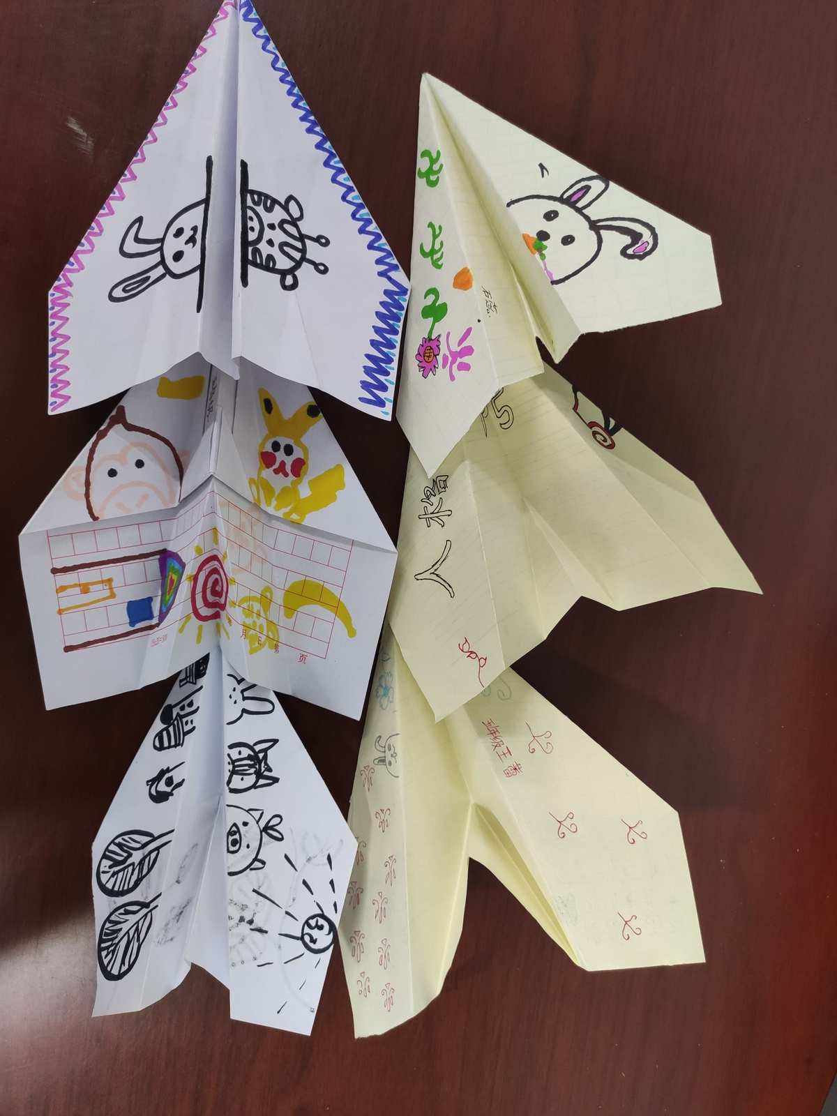 关于纸飞机钻圈用的纸飞机怎么做的信息