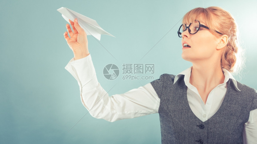 你手中的纸飞机-你手中的纸飞机英文