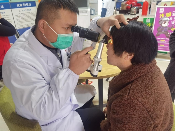 耳朵听到滴滴的电报声-一只耳朵滴滴响像电报一样