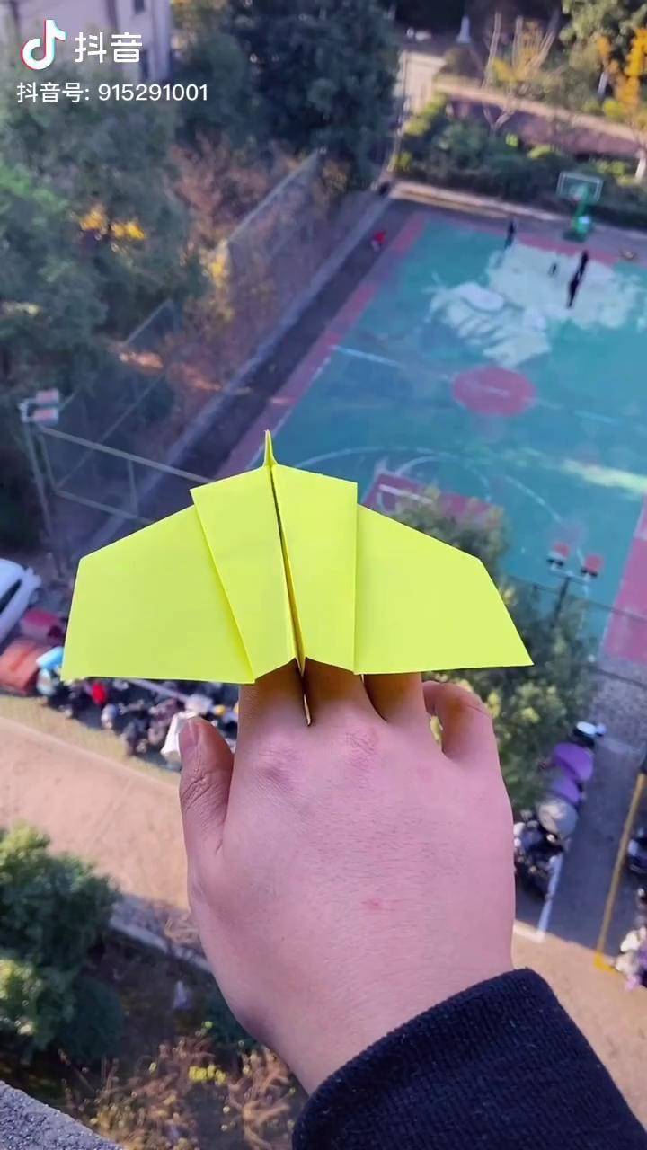 纸飞机的视频教程-纸飞机视频教程能飞得很远的纸飞机