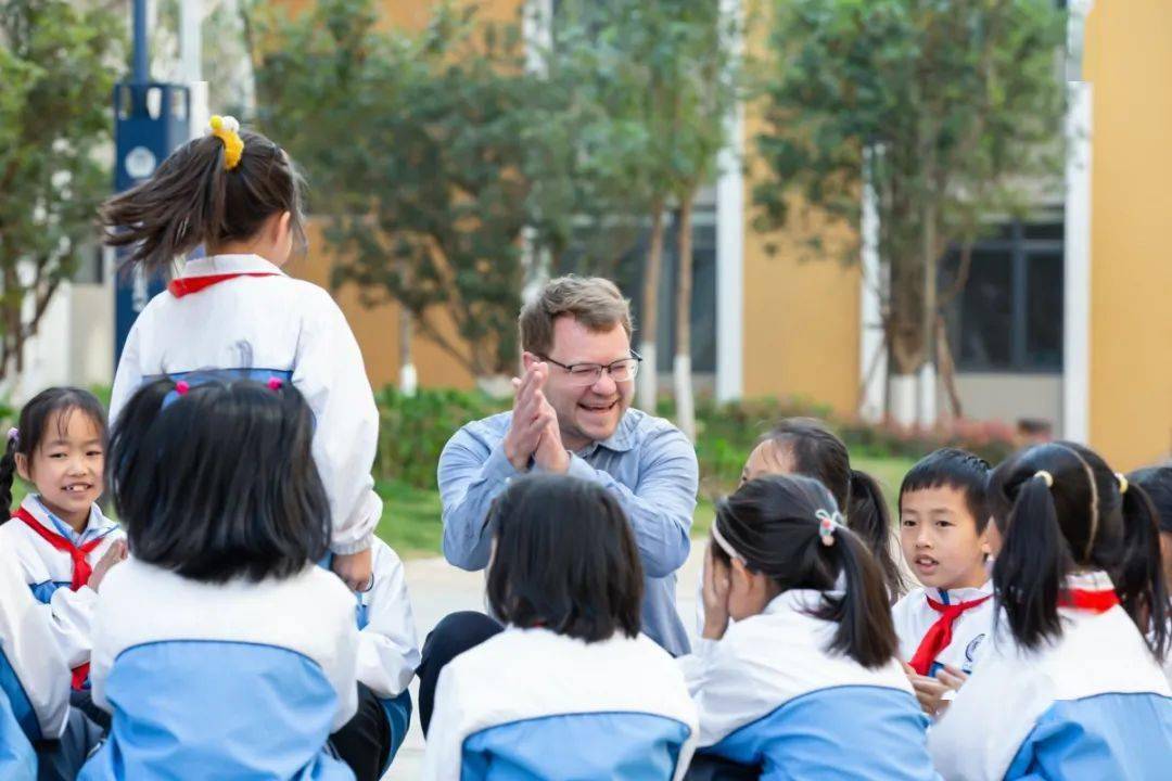 云南外国语学校-云南外国语学校校长杨敏简历