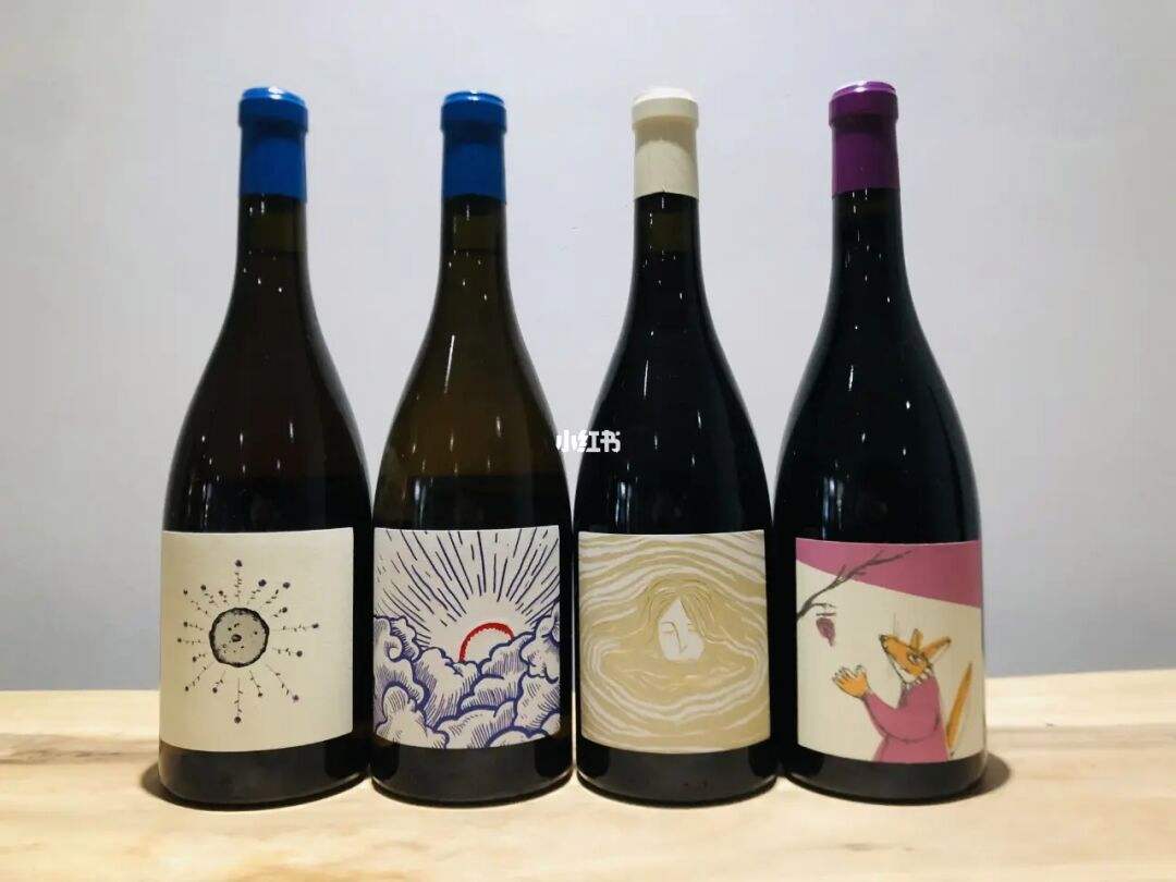 狐狸图案的红酒-红色狐狸的logo