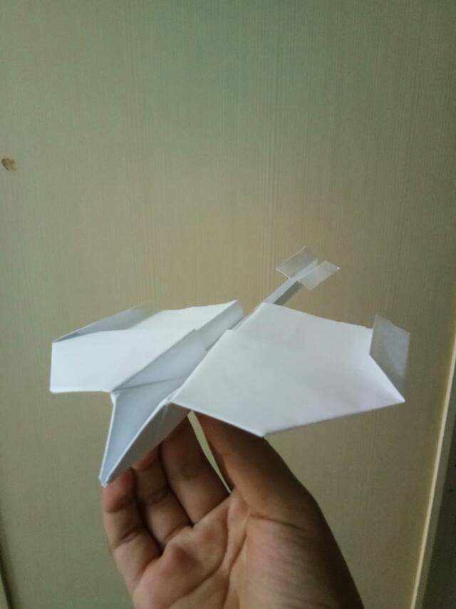 详细阅读:转圈圈纸飞机-转一圈回来的纸飞机 转圈圈纸飞机-转一圈回来的纸飞机