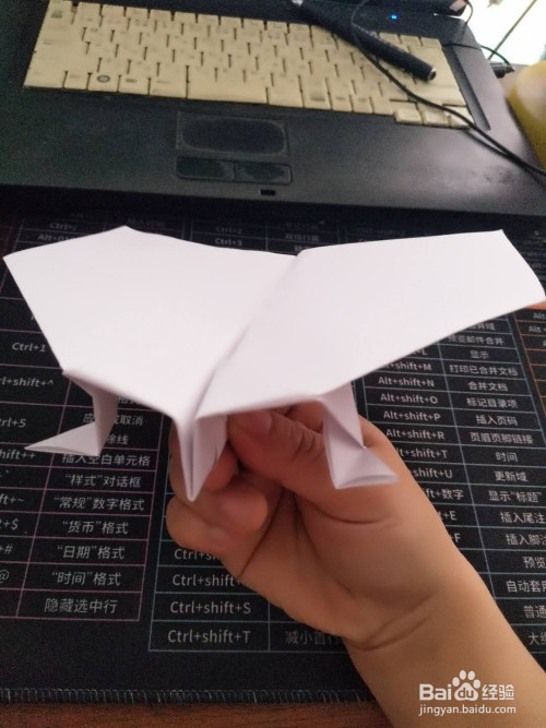 纸飞机钻圈用的纸飞机怎么做的简单介绍 纸飞机钻圈用的纸飞机怎么做的简单介绍