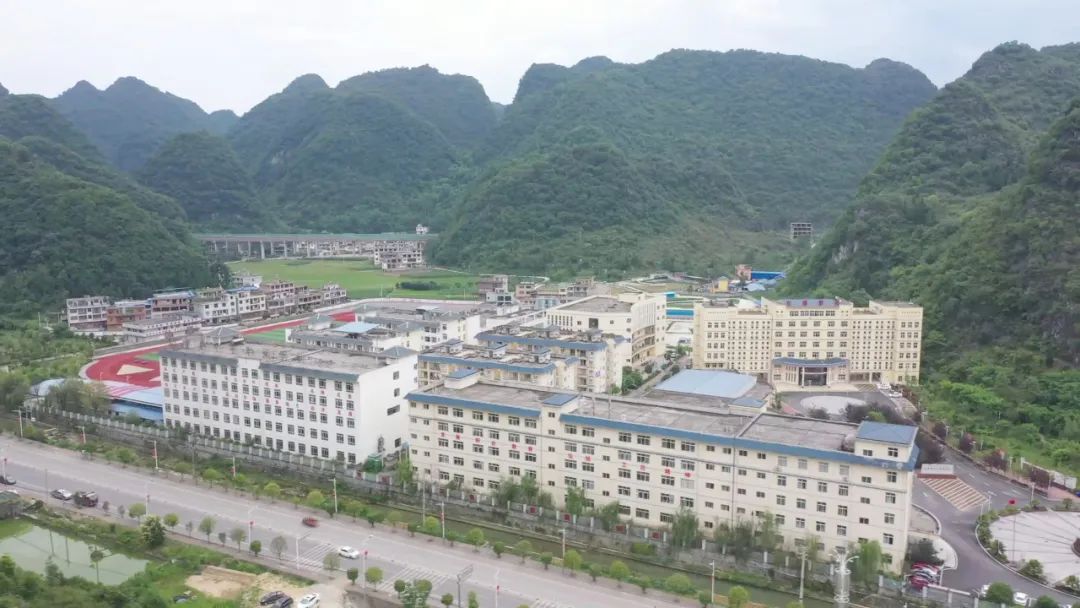 借梯子主要讲了什么，借梯子告诉我们什么道理
