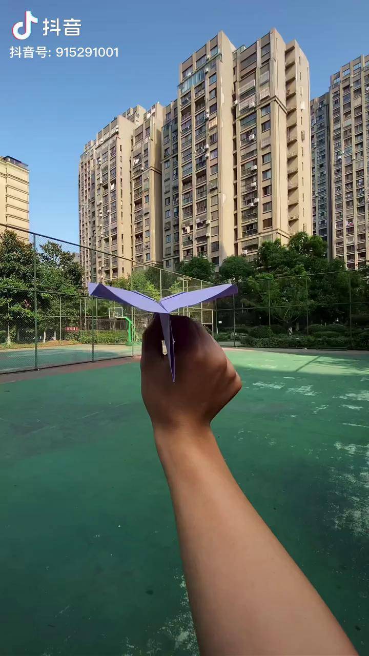 纸飞机怎么折飞得能回旋，纸飞机怎么折飞得能回旋简单