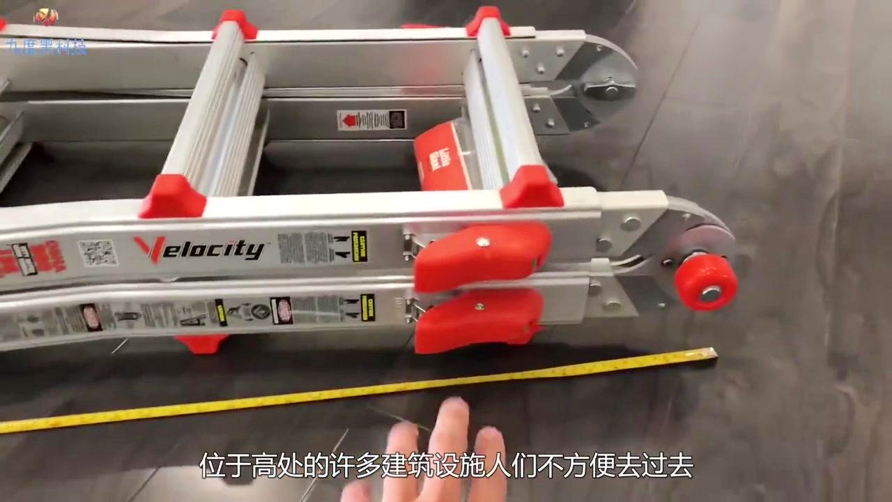 有一个梯子，有一个梯子有一个卡车